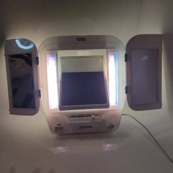 JERDON LILAC COLOR MAKEUP MIRROR RARE WORKING HTF GREAT CONDITION - Picture 1 of 5